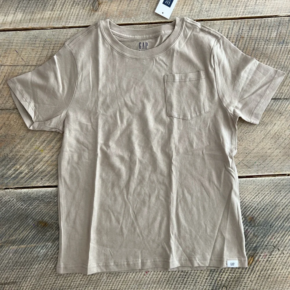 Gap‎ boys short sleeve pocket T-shirt khaki tan size 8 new with tags